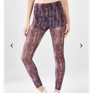 💥NWOT Fabletics Mesh Leggings